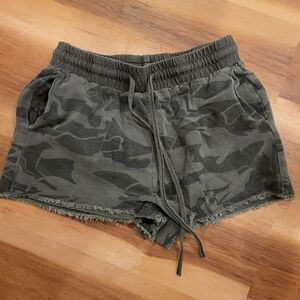 Camo shorts, Small  